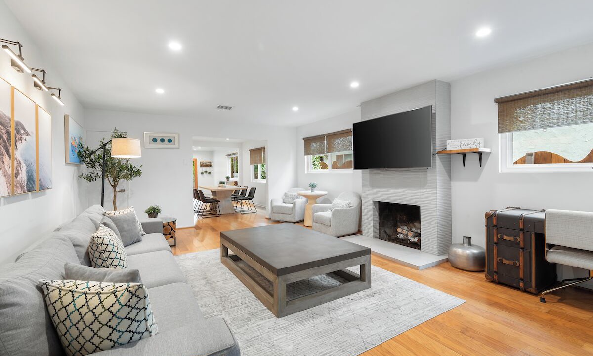 Photo of Livingroom in Sawtelle
