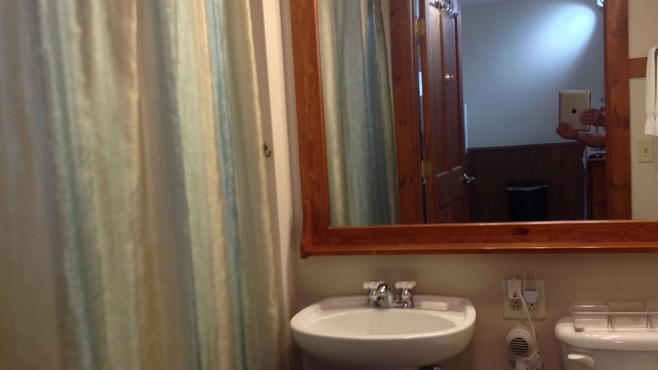 Photo of Bathroom in Edray