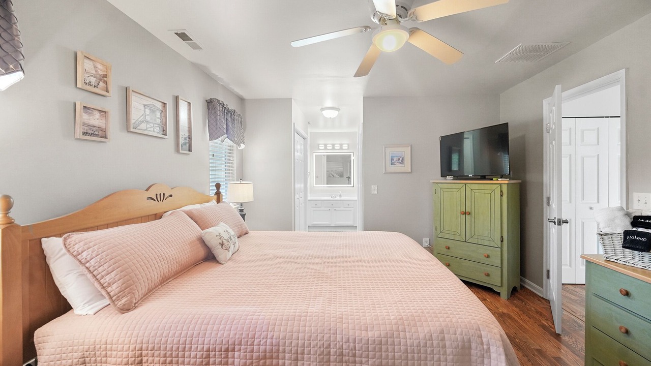 Photo of Bedroom in Plantations East