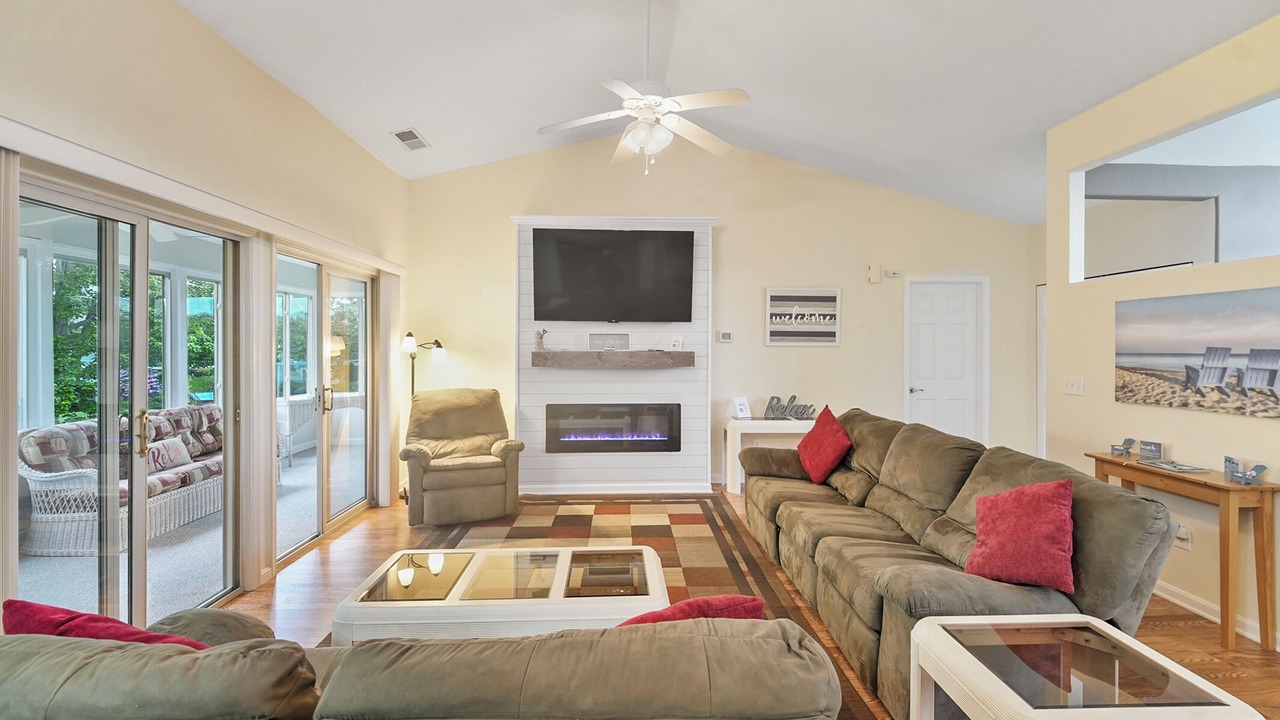 Photo of Livingroom in Plantations East