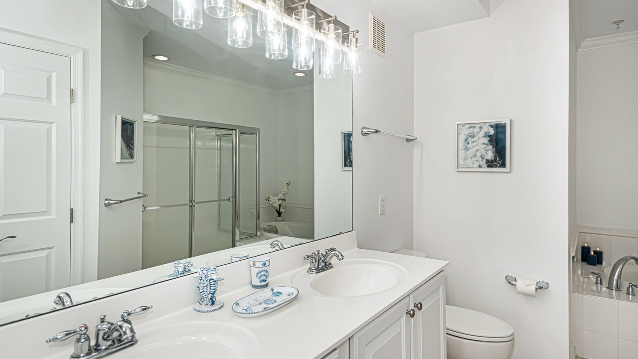 Photo of Bathroom in Sunset Island