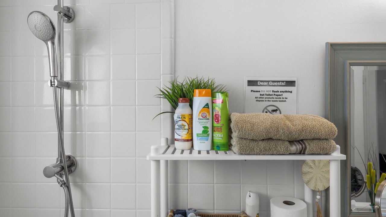 Photo of Bathroom in Hollywood Lakes