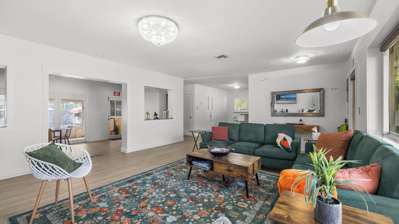 Photo of Livingroom in Hollywood Lakes