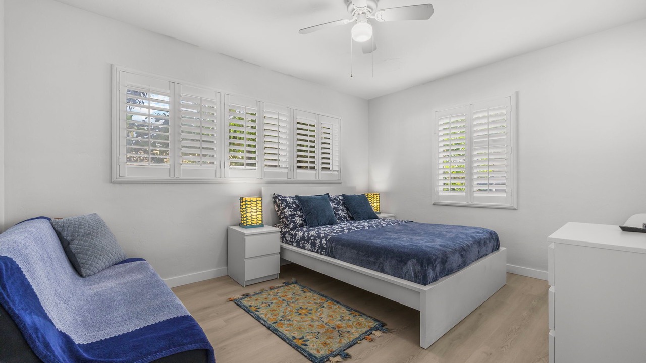 Photo of Bedroom in Hollywood Lakes