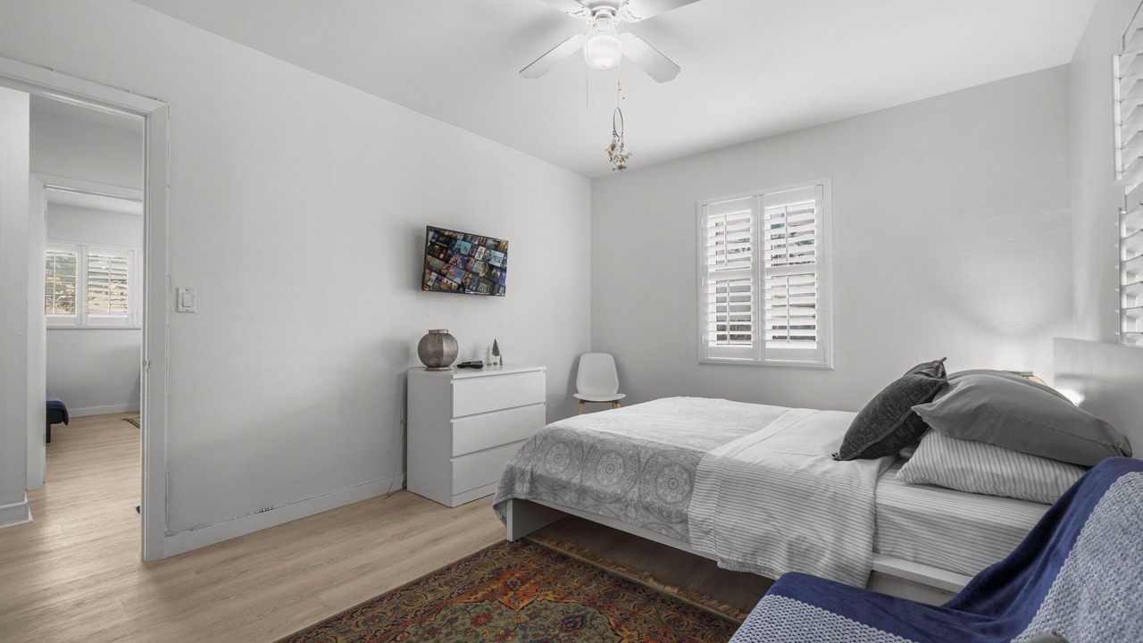 Photo of Bedroom in Hollywood Lakes