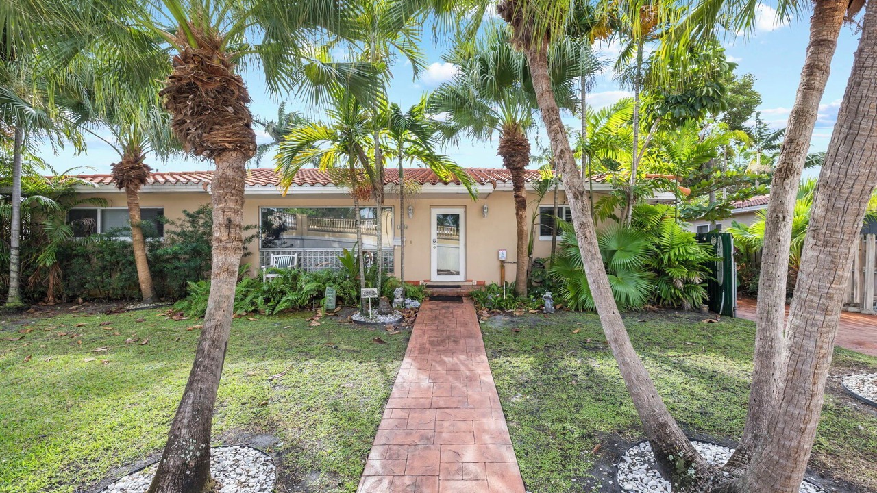 Photo of Outdoor in Hollywood Lakes