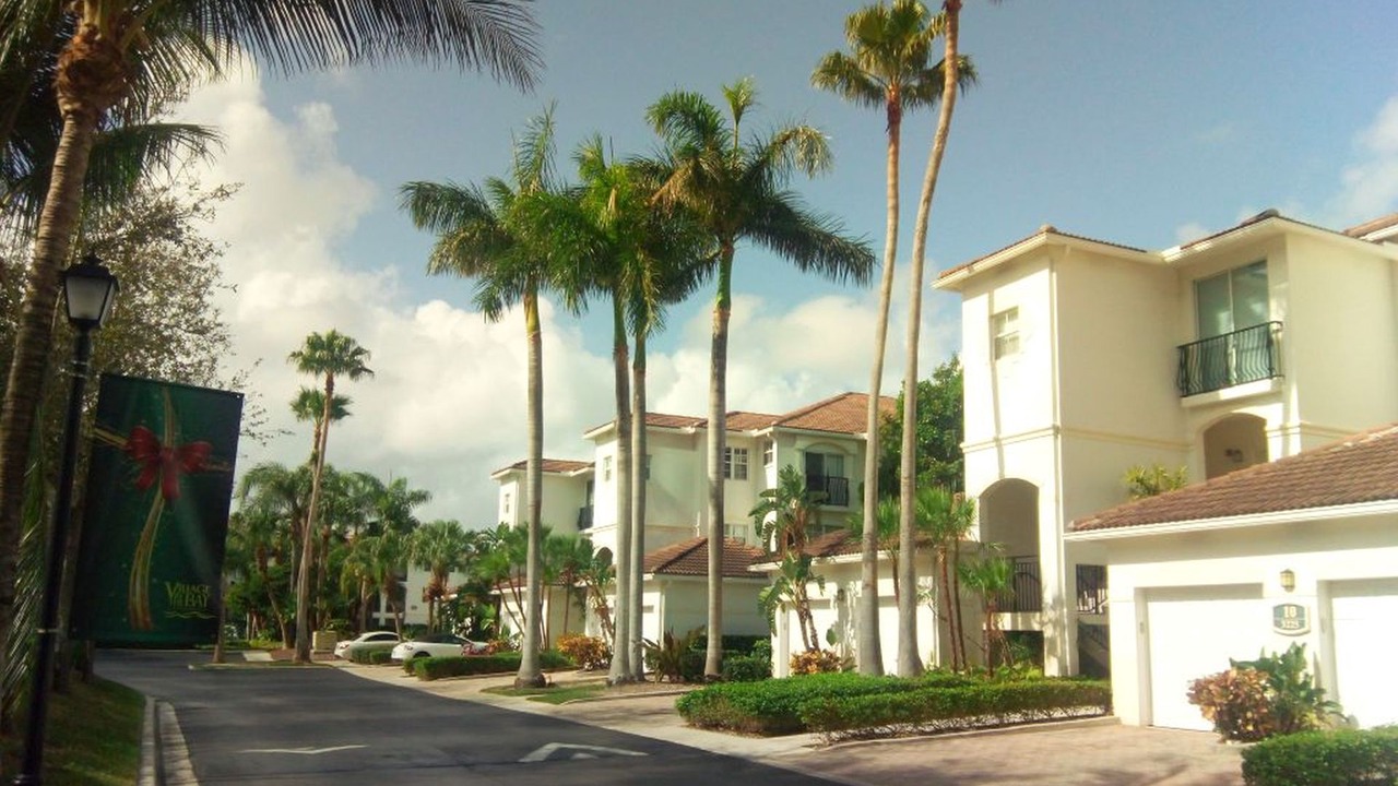 Photo of Others in Aventura