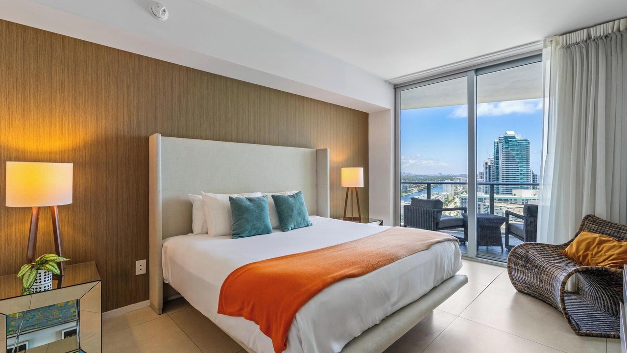 Photo of Bedroom in Hollywood South Central Beach