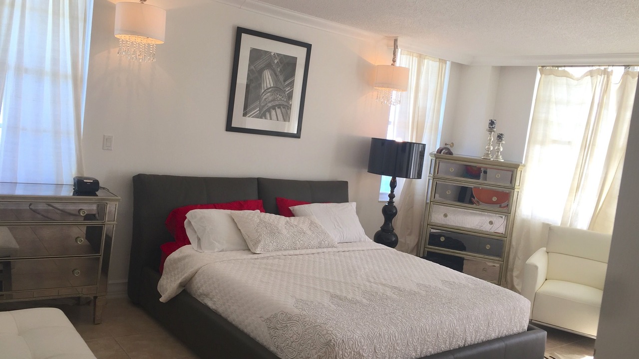 Photo of Bedroom in Hollywood South Central Beach