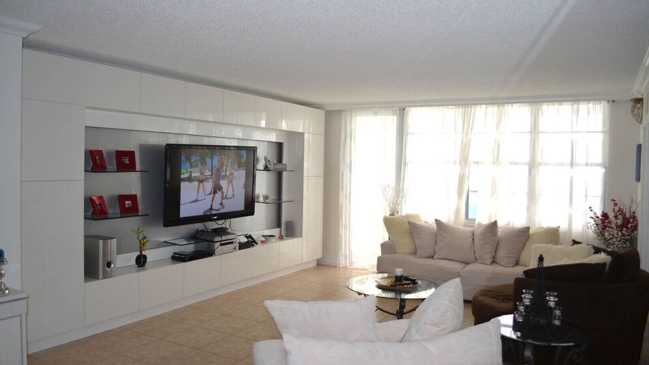 Photo of Livingroom in Hollywood South Central Beach