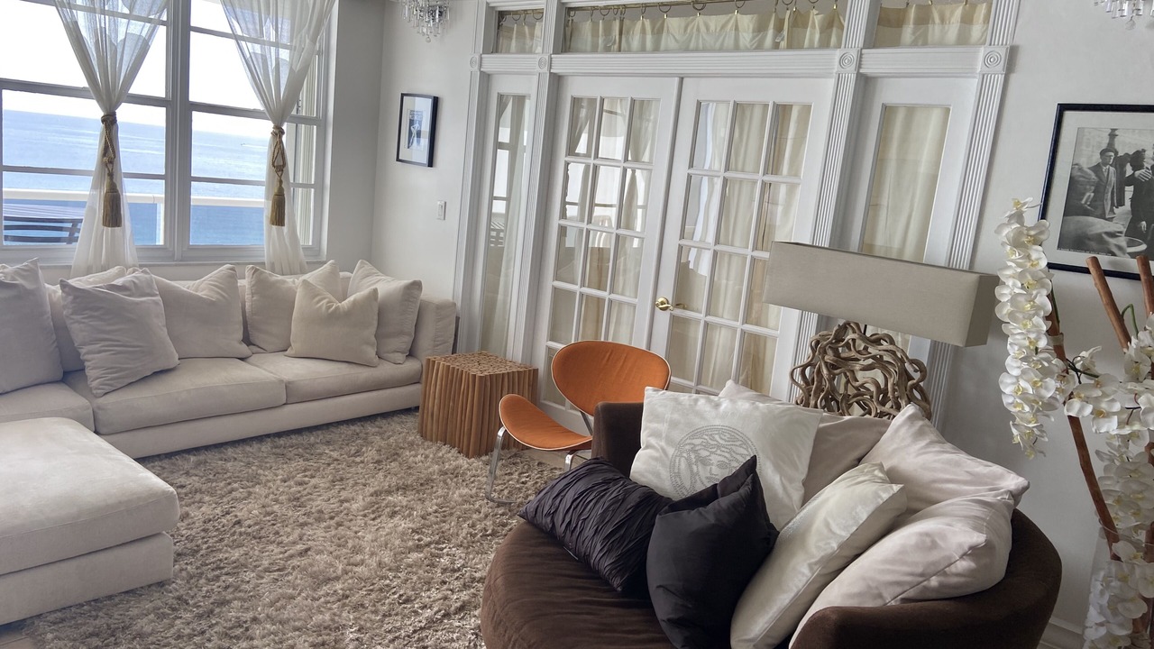 Photo of Livingroom in Hollywood South Central Beach