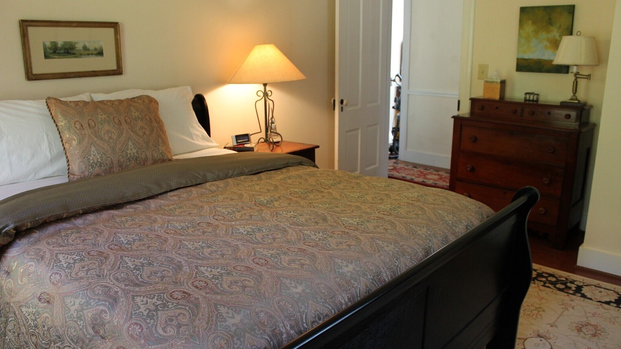 Photo of Bedroom in Cobham