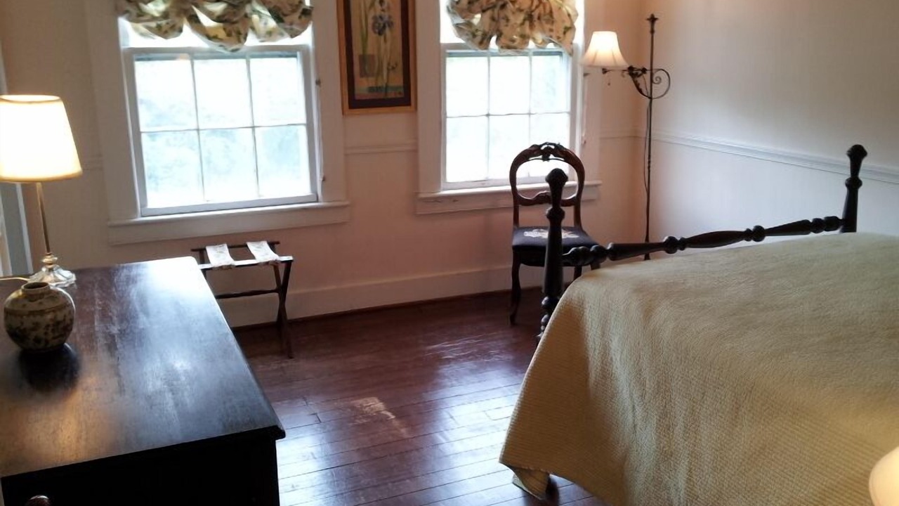 Photo of Bedroom in Cobham