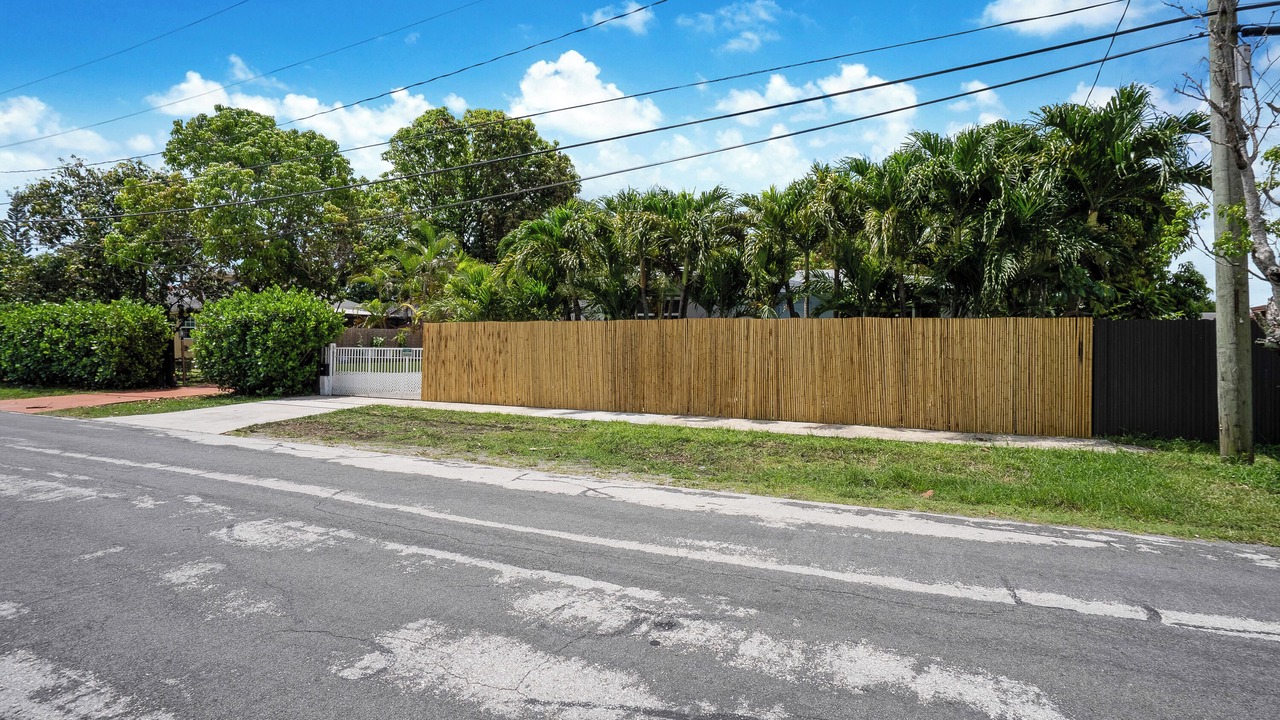 Photo of Outdoor in Hallandale Beach