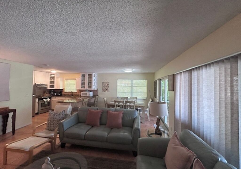 Photo of Livingroom in Highland Beach