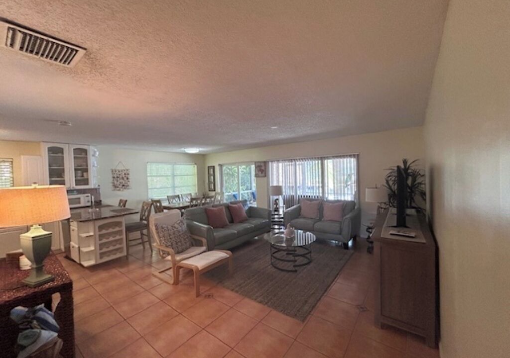 Photo of Livingroom in Highland Beach