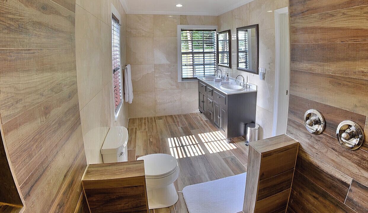 Photo of Bathroom in Highland Garden