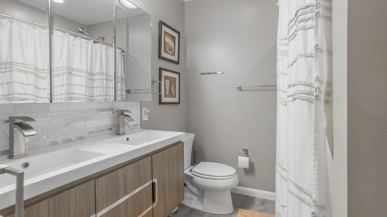 Photo of Bathroom in Country Club Estates