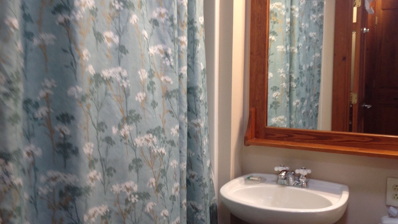 Photo of Bathroom in Edray