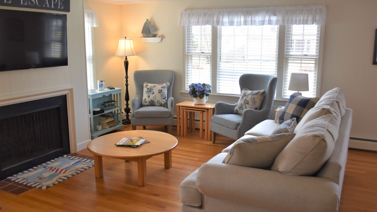 Photo of Livingroom in East Falmouth