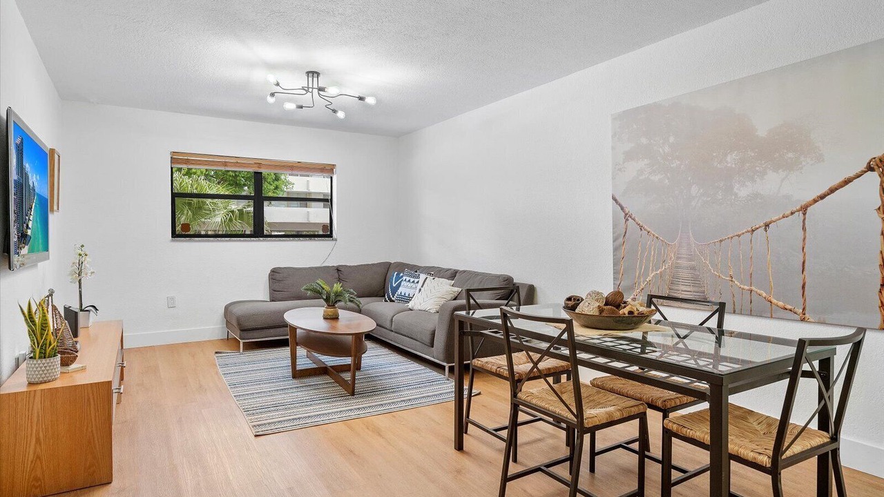 Photo of Livingroom in Eastern Shores