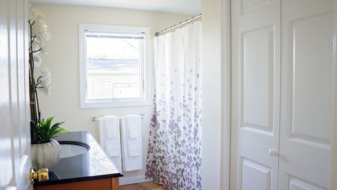 Photo of Bathroom in Monomoscoy Island