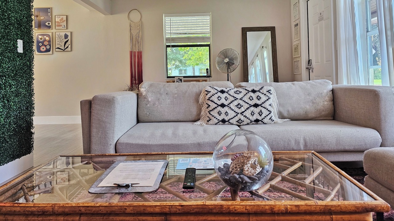 Photo of Livingroom in River Oaks