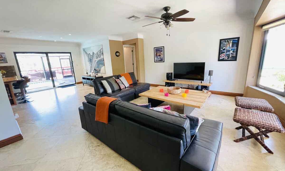 Photo of Livingroom in Coral Ridge Isles