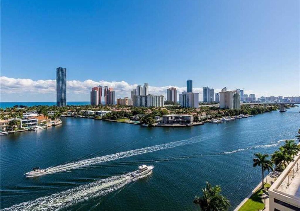 Photo of Others in Aventura