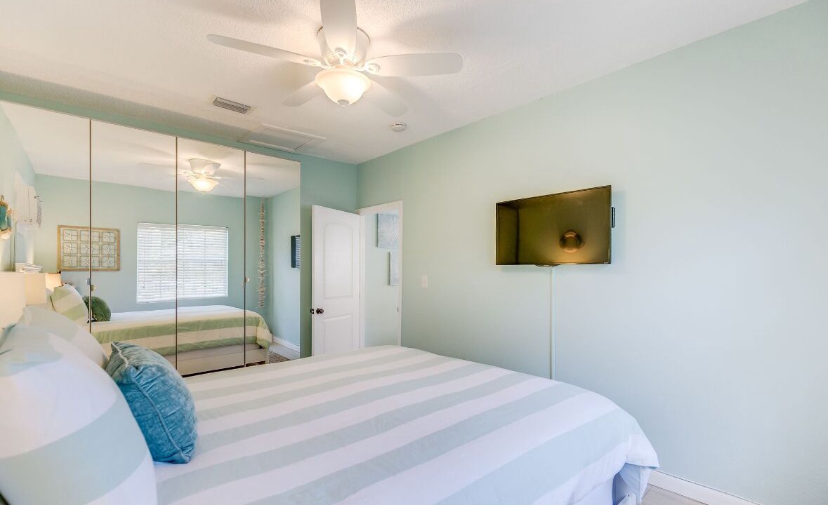 Photo of Bedroom in Bayside Historic District