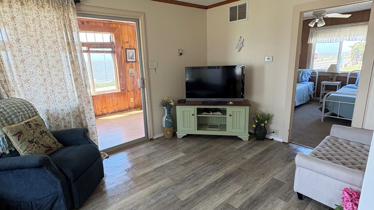 Photo of Livingroom in Town Bank