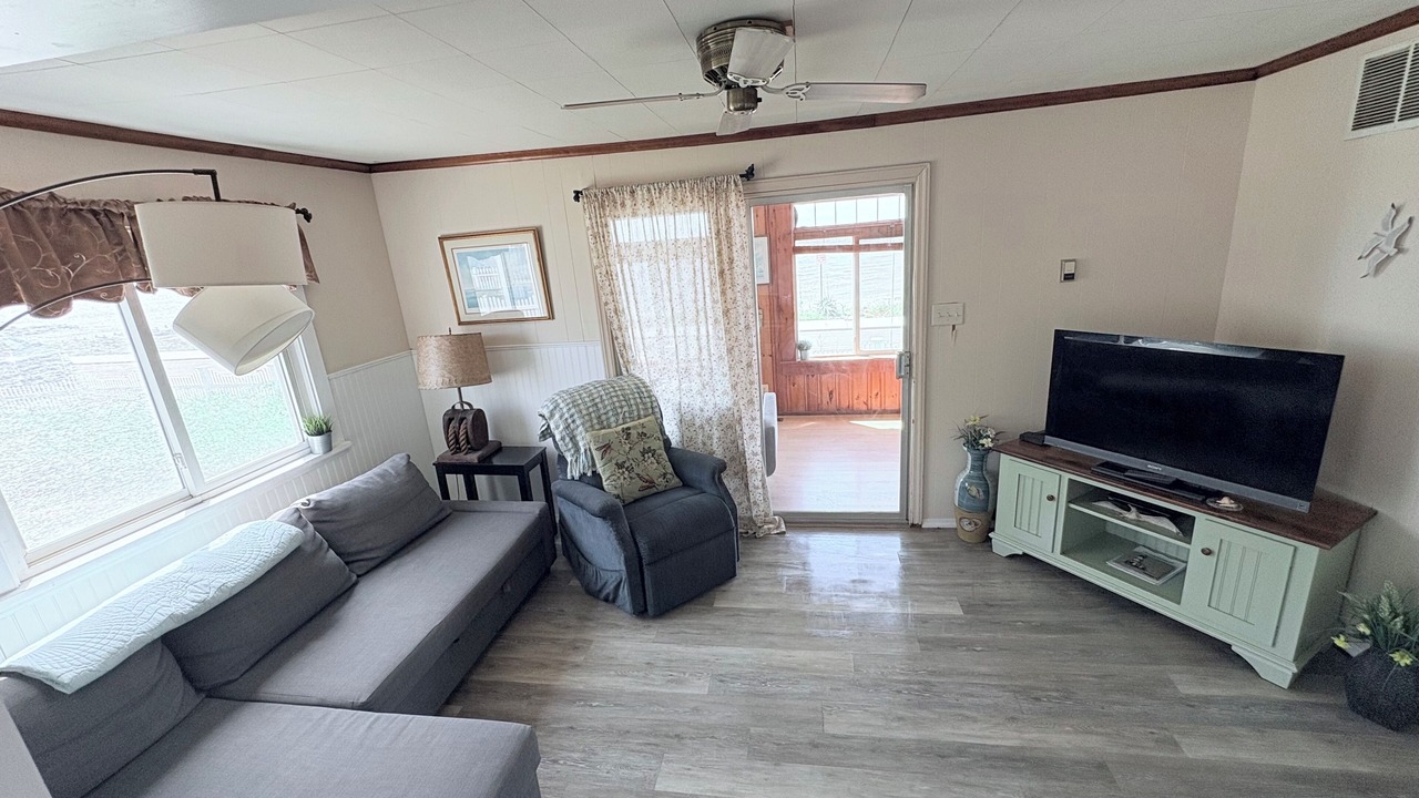 Photo of Livingroom in Town Bank