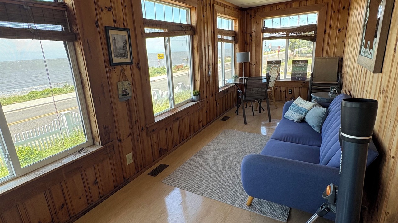 Photo of Livingroom in Town Bank