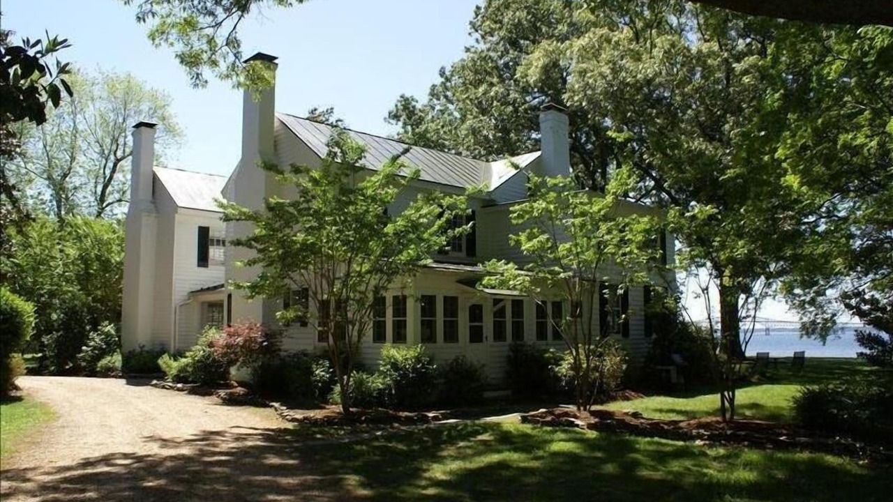 Photo of Outdoor in White Stone