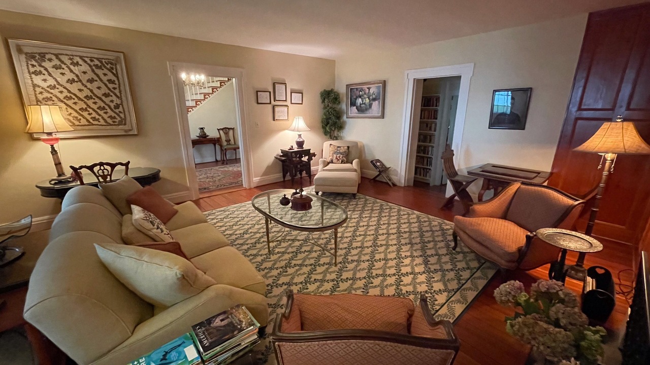 Photo of Livingroom in White Stone