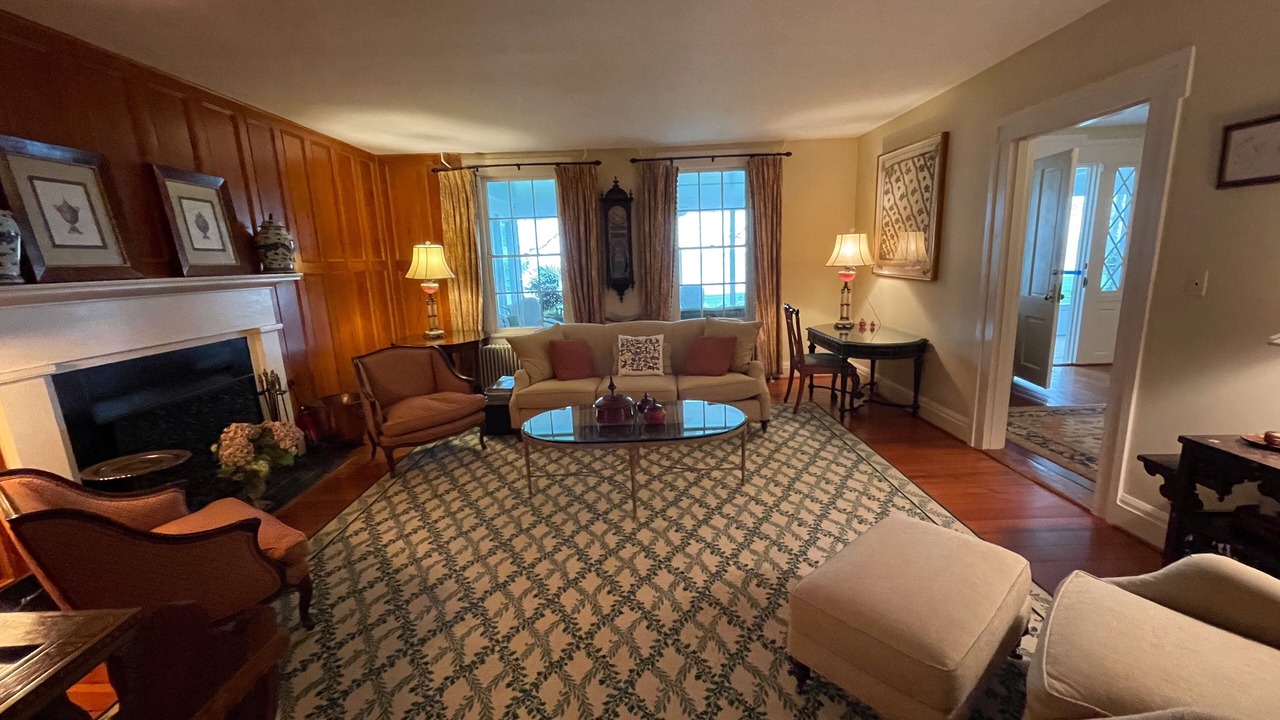 Photo of Livingroom in White Stone