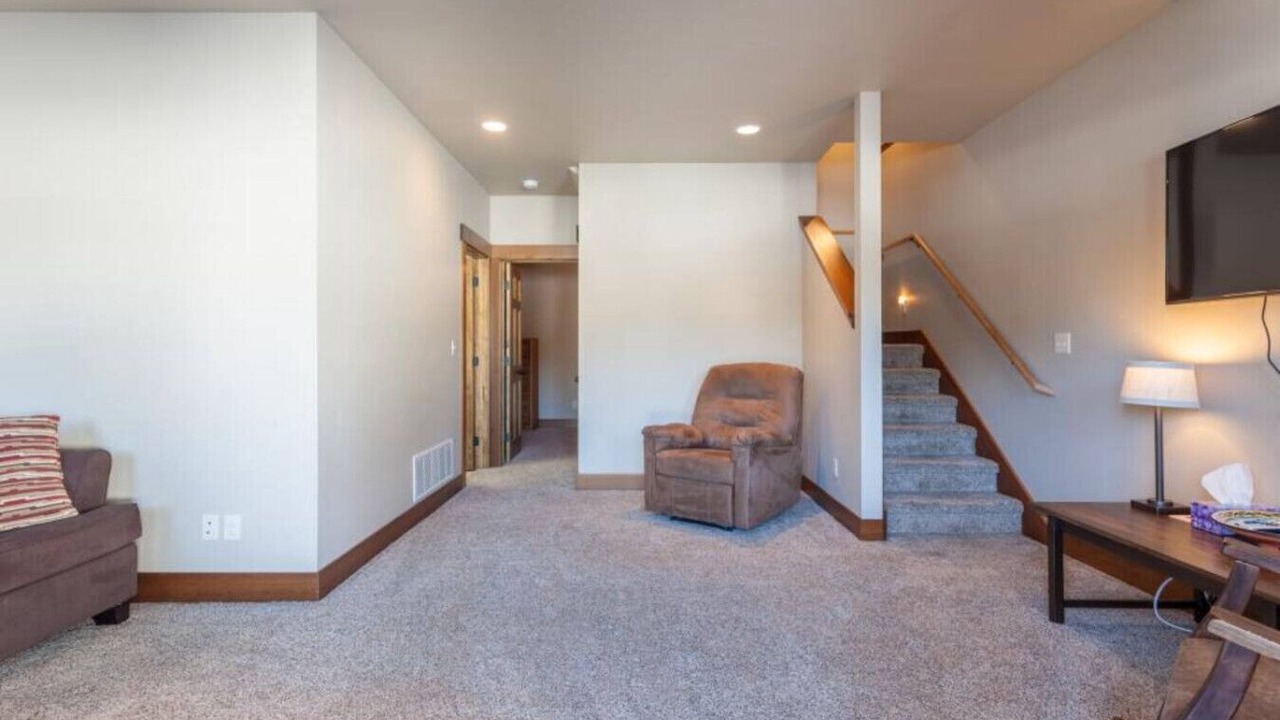 Photo of Livingroom in West Glacier