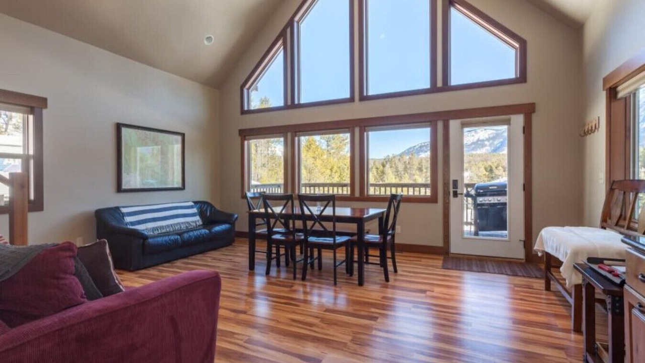 Photo of Livingroom in West Glacier