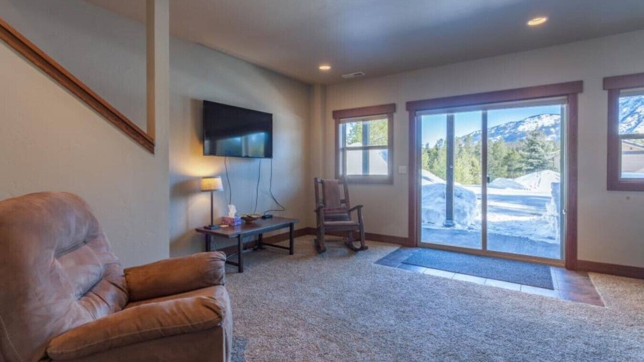 Photo of Livingroom in West Glacier