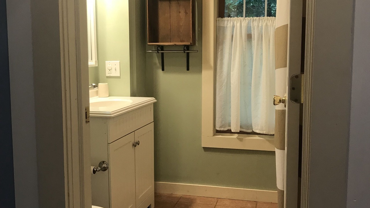 Photo of Bathroom in Edray