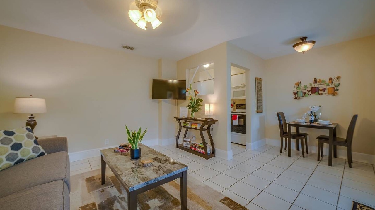 Photo of Livingroom in Middle River Terrace