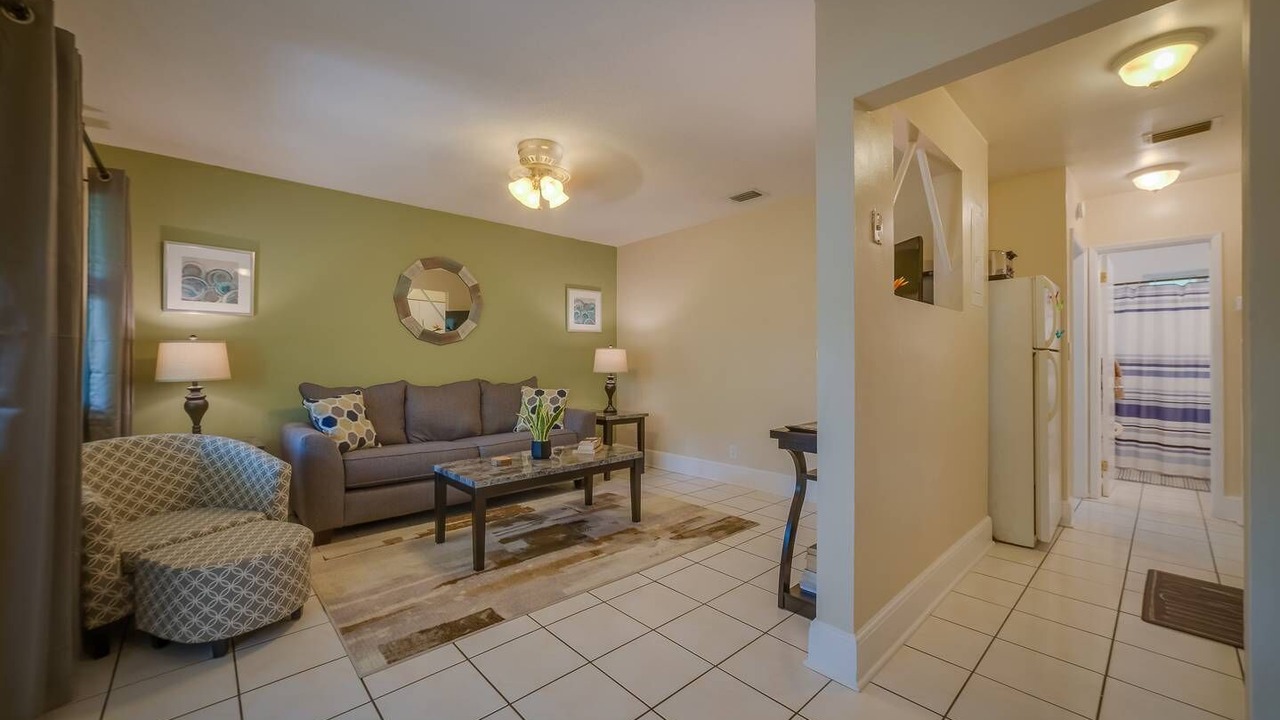 Photo of Livingroom in Middle River Terrace
