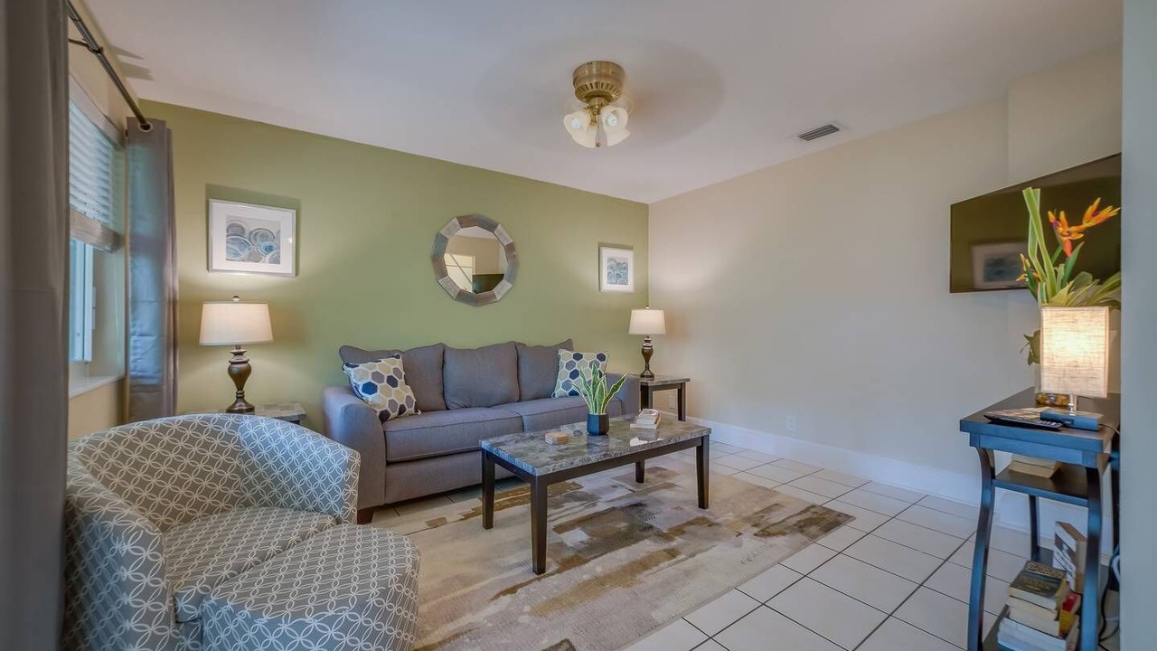 Photo of Livingroom in Middle River Terrace