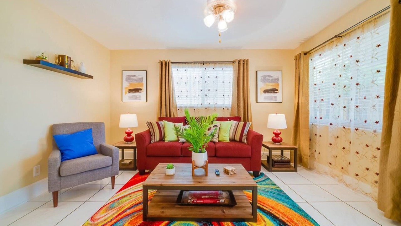 Photo of Livingroom in Middle River Terrace