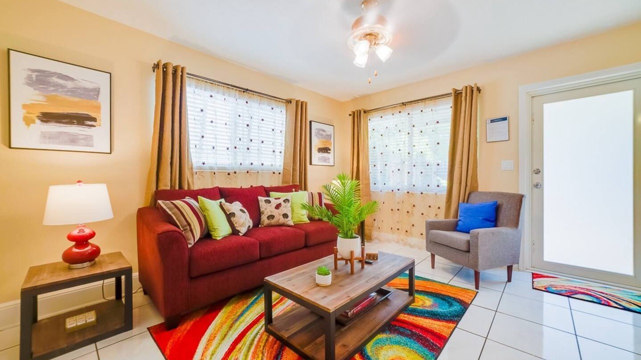 Photo of Livingroom in Middle River Terrace