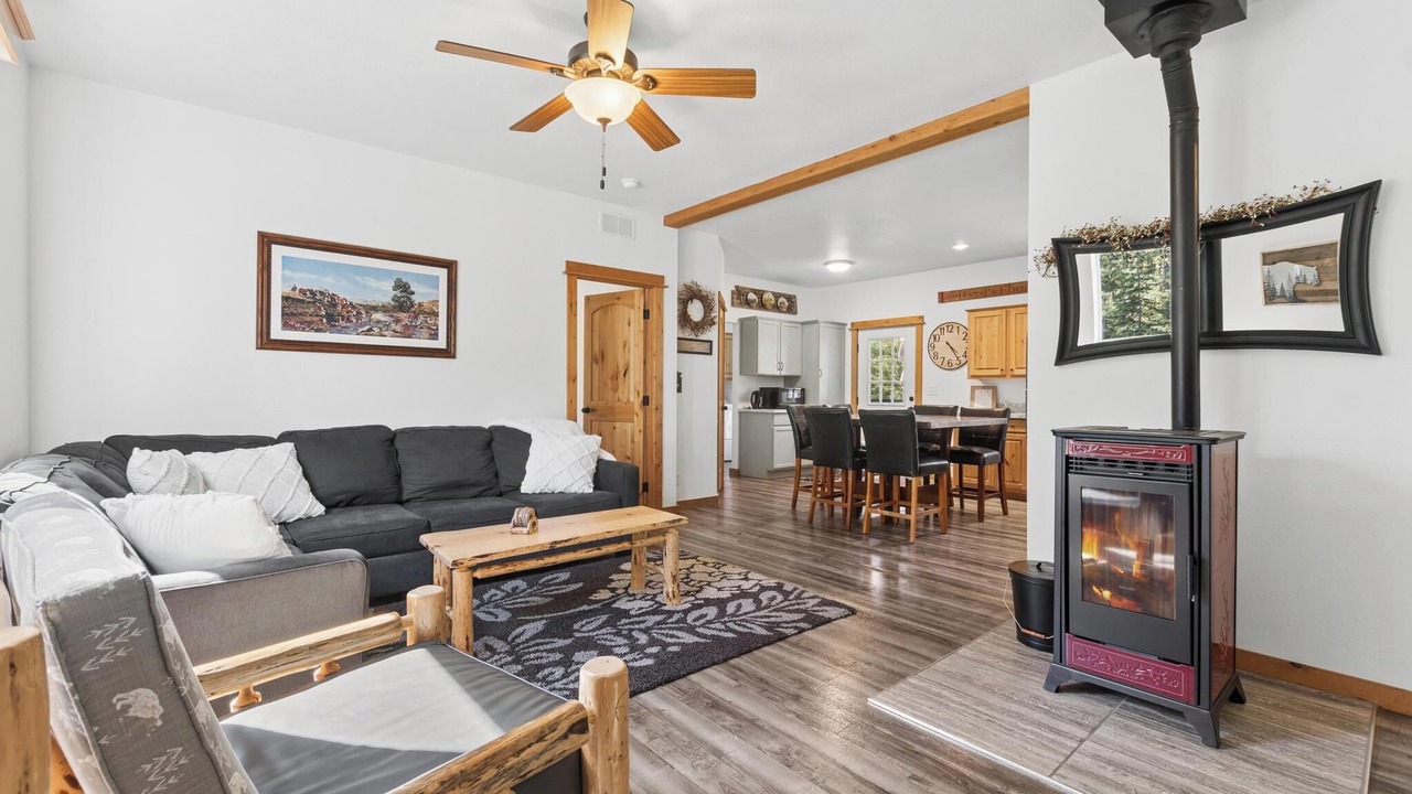 Photo of Livingroom in Martin City