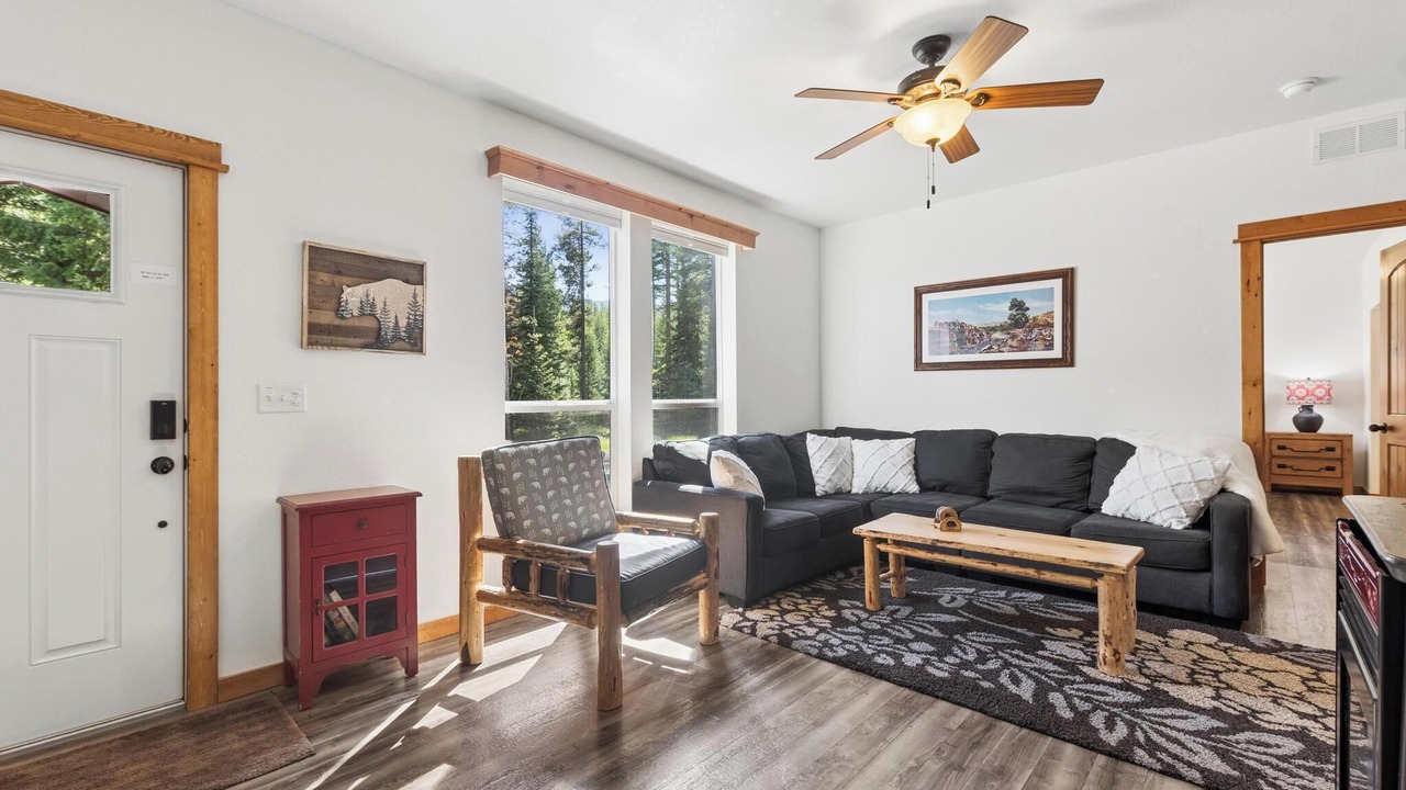 Photo of Livingroom in Martin City