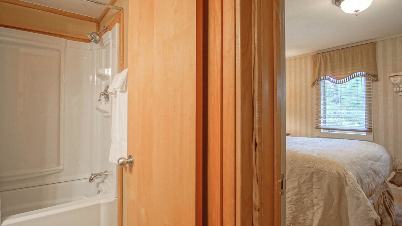 Photo of Bathroom in Edray