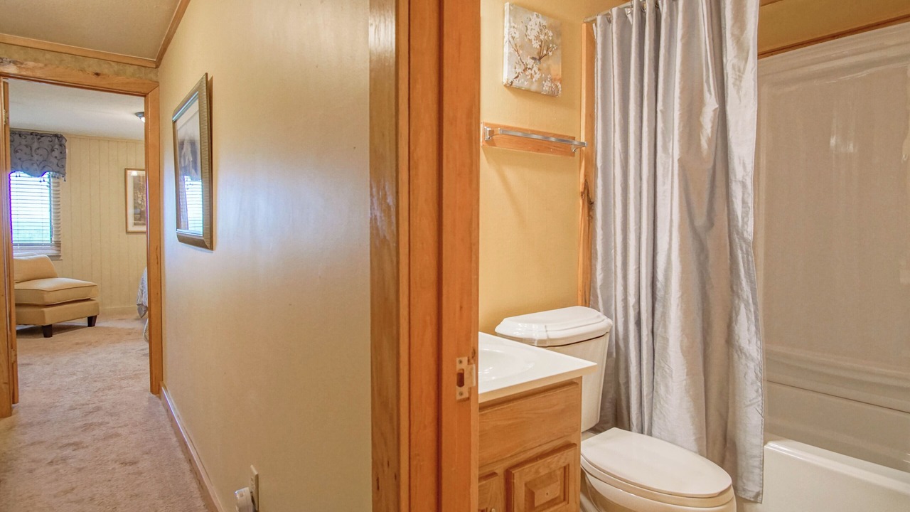 Photo of Bathroom in Edray