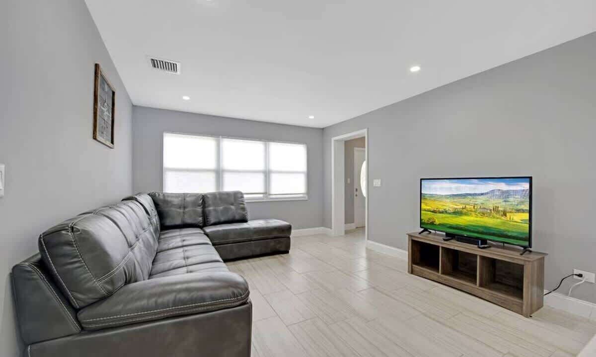 Photo of Bedroom in Davie